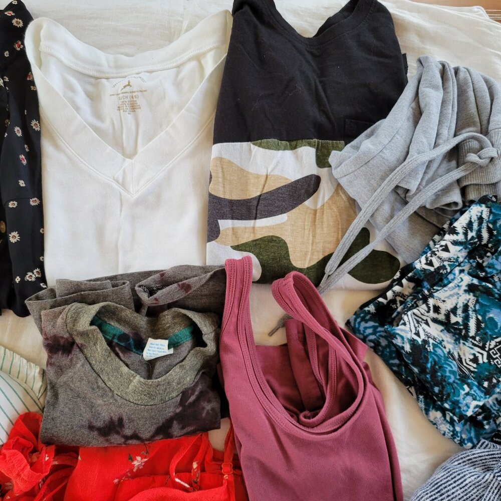 Women's LOT of 12 Tops Pants Blouses assorted Small & XS BUNDLE Twelve Mixed - Picture 3 of 16